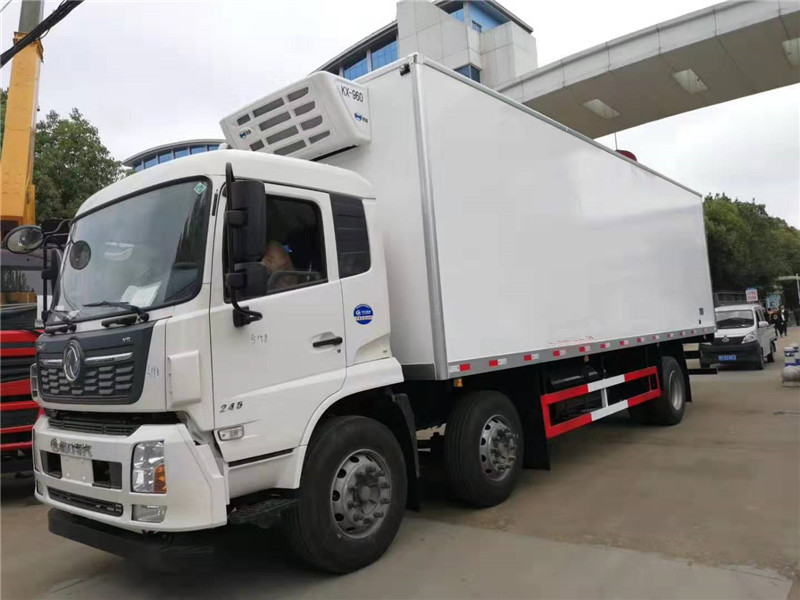 (8.6/7.7/6.8米)东风天锦小三轴冷藏车