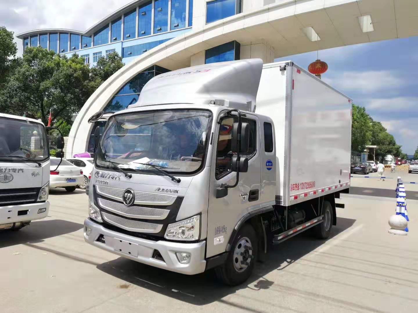(3.7米)福田欧马可S3排半冷藏车