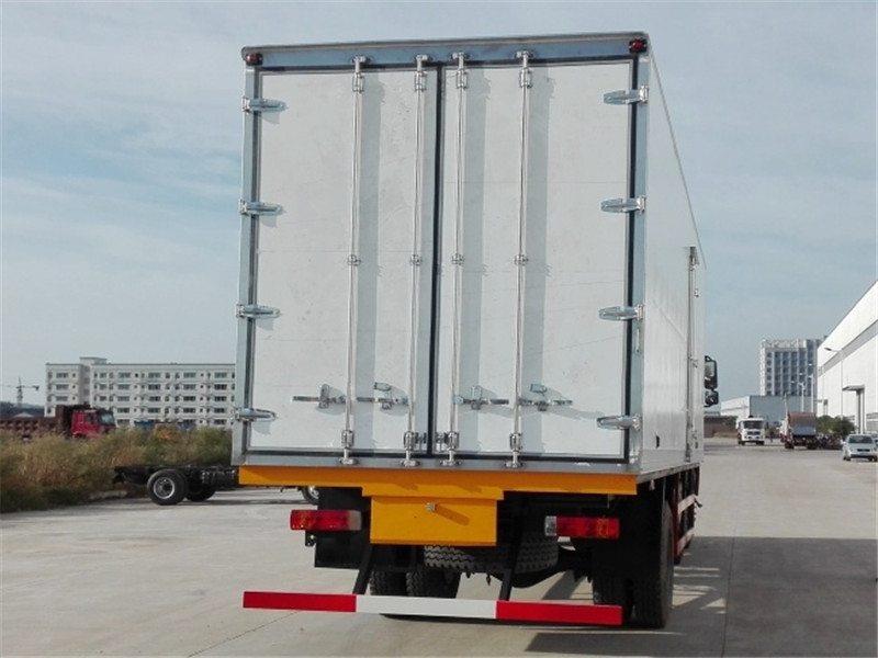 (8.7米)解放J6小三轴冷藏车