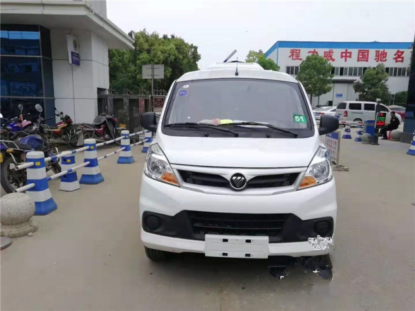 福田风景V5面包型冷藏车